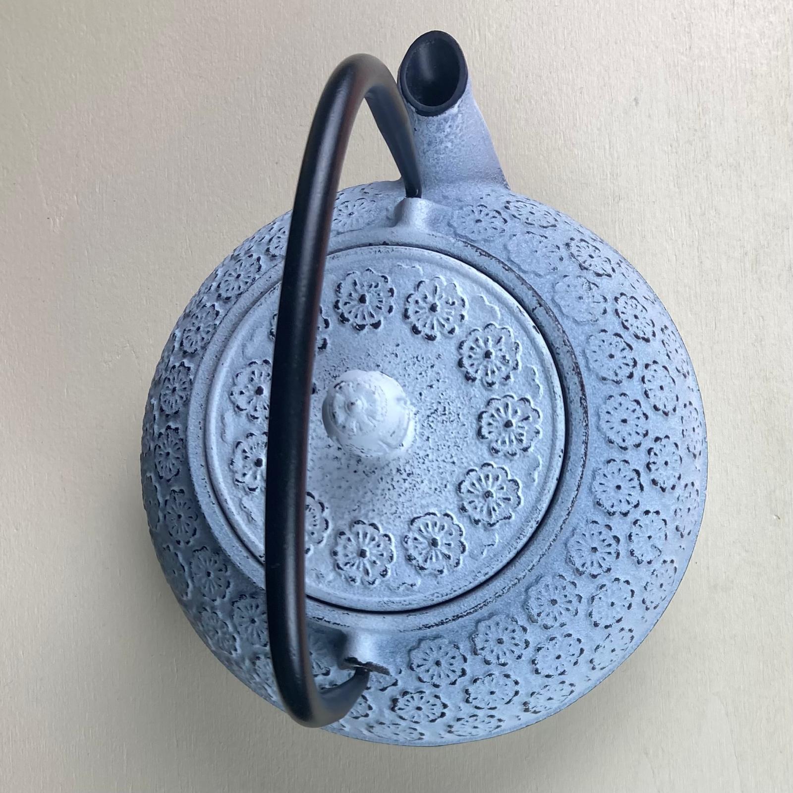 THEIERE EN FONTE BLANCHE 1 LITRE image 2