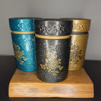 Trio de boîtes à thé en métal Yumiko bleue, noire et marron, 150 g chacune — Teavora