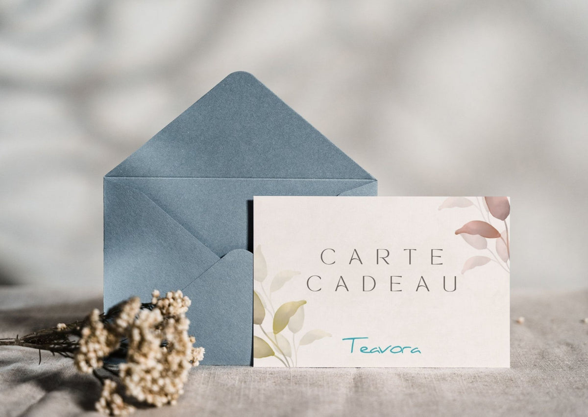 Carte cadeau Teavora avec enveloppe et fleur séchée