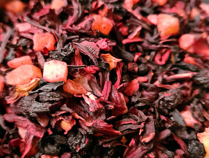 Sachet vrac d'infusion fruits rouges sans théine Kir Royal Teavora, hibiscus cassis et papaye, parfaite pour la famille.