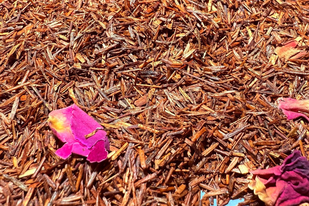 Sachet vrac de rooibos HOMMAGE À HOKUSAÏ, cerise, pétales de rose blanche, sans théine.