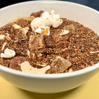 Rooibos Nuage d'Amandes Teavora en situation, fruits exotiques, tout en douceur : amandes grillées, ananas, papaye, cannelle