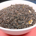 Thé noir aux agrumes Earl Grey Deluxe Teavora en tasse, au petit déjeuner : bergamote, orange sanguine, mandarine