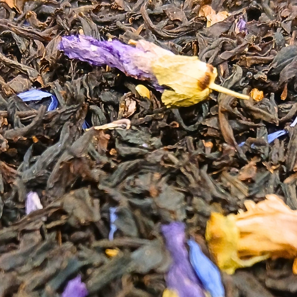 Thé noir aromatisé Quartier Latin Teavora en vrac : châtaigne, violette, pétales de bleuet — pour l'automne