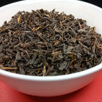 Thé noir fumé bio de Chine Tarry Lapsang Souchong Teavora en tasse.