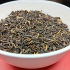 Thé noir bio de Chine Yunnan Pu'er Shu Teavora en situation, aux vertus digestives