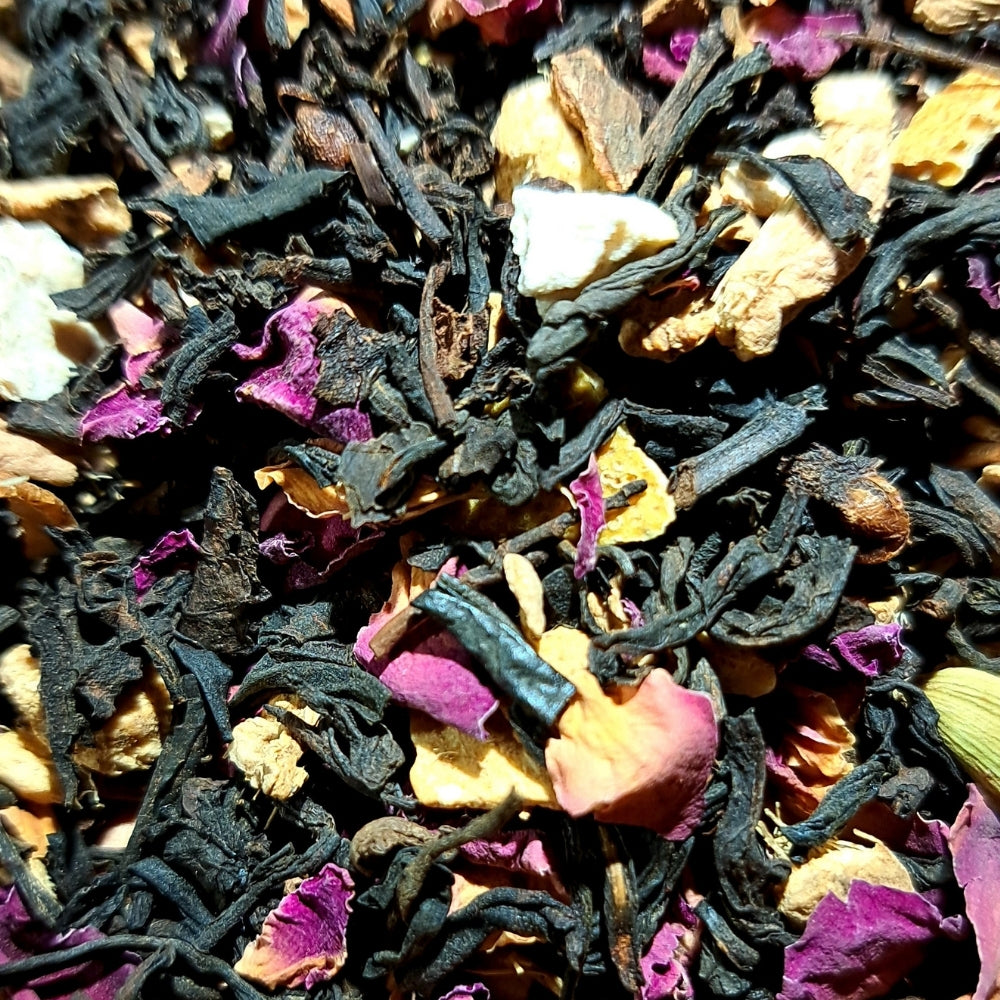 Thés noirs Pu'er et fumé Taj Mahal Teavora en vrac : cannelle, gingembre, orange, citron, rose, girofle — pour l'hiver