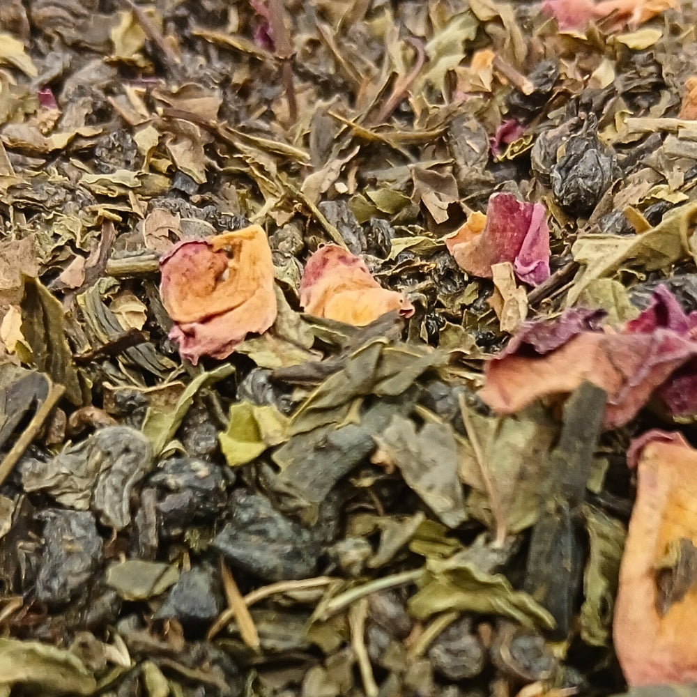 Thé vert aromatisé Jardins de Mogador Teavora en vrac : menthe verte, pétales de rose — très rafraîchissant