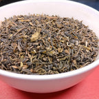 Thé vert bio d'Inde Darjeeling Pussimbing Teavora en tasse, au petit déjeuner
