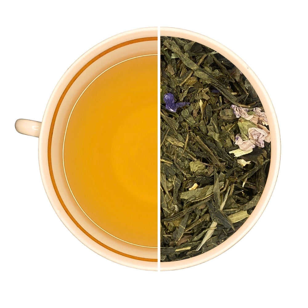 Tasse de thé infusé et vrac de thé vert et blanc LOLITA, feuilles d'olivier, orange, fraise, violette, passiflore.