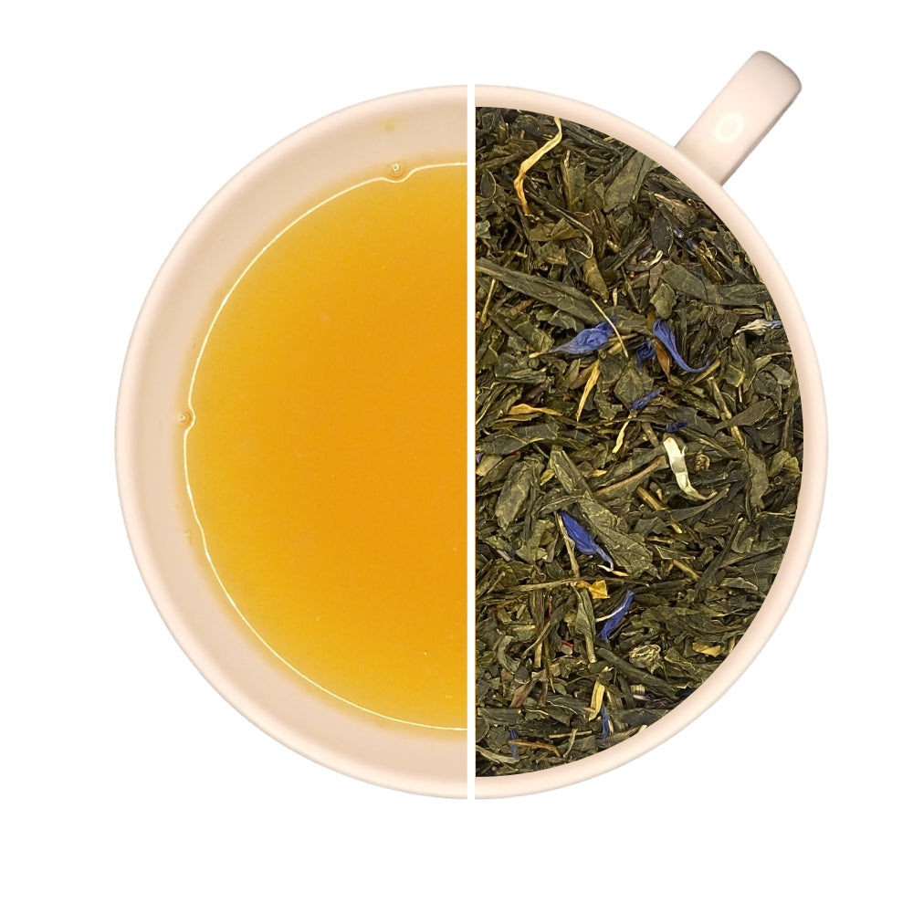Tasse de thé infusé et vrac de thé vert L'HERBE BLEUE, figue, rhubarbe, datte, fruits rouges, fleur d'oranger, ,idéal en après-midi.