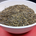 Thé vert du Japon Sencha Natural Leaf Teavora en tasse, au déjeuner