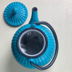 Filtre en acier inoxydable amovible de la théière en fonte Apsara turquoise 80 cl — Teavora