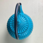 Vue de dessus de la théière en fonte turquoise Apsara 80 cl, couvercle et anse — Teavora