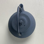 Vue de dessus du tetsubin en fonte Arare noire 25 cl, couvercle et motif à picots — Teavora