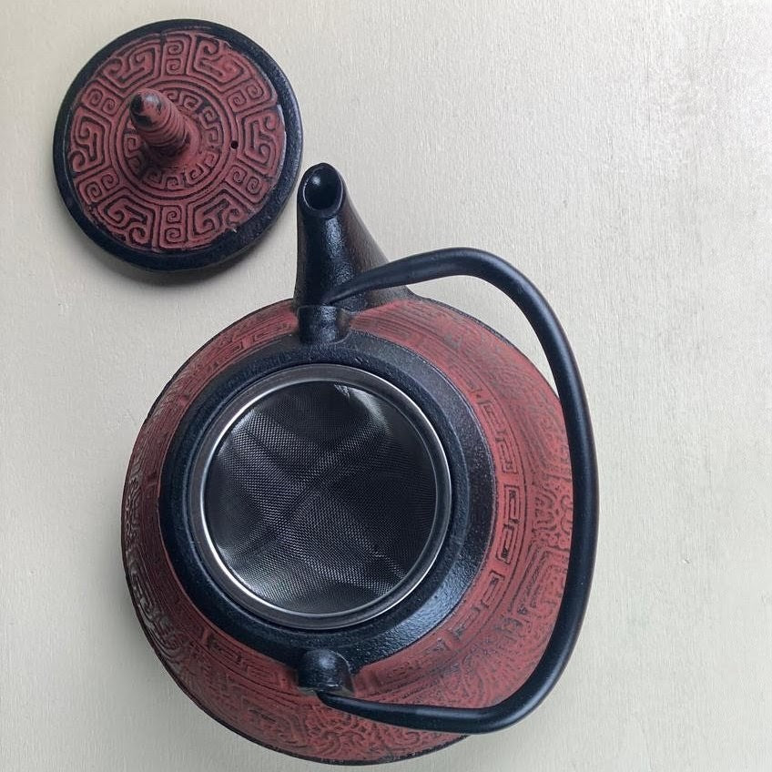 Filtre en acier inoxydable amovible de la théière en fonte grenat et noir 80 cl — Teavora