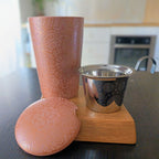 Tisanière en porcelaine Mandala beige 35 cl, filtre inox amovible sorti du mug — Teavora