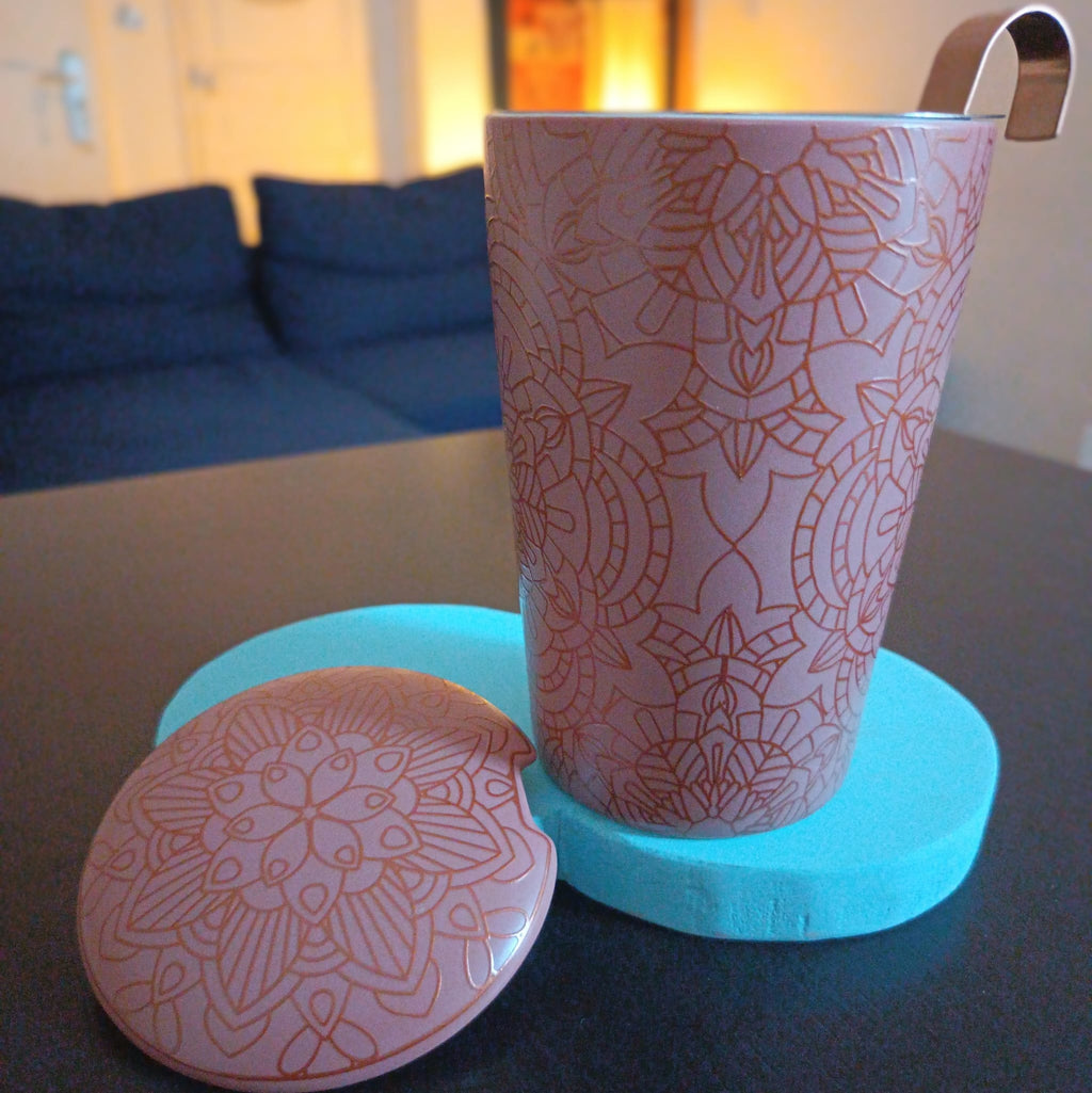 Tisanière en porcelaine Mandala beige 35 cl, à double paroi, couvercle posé, prête à servir — Teavora