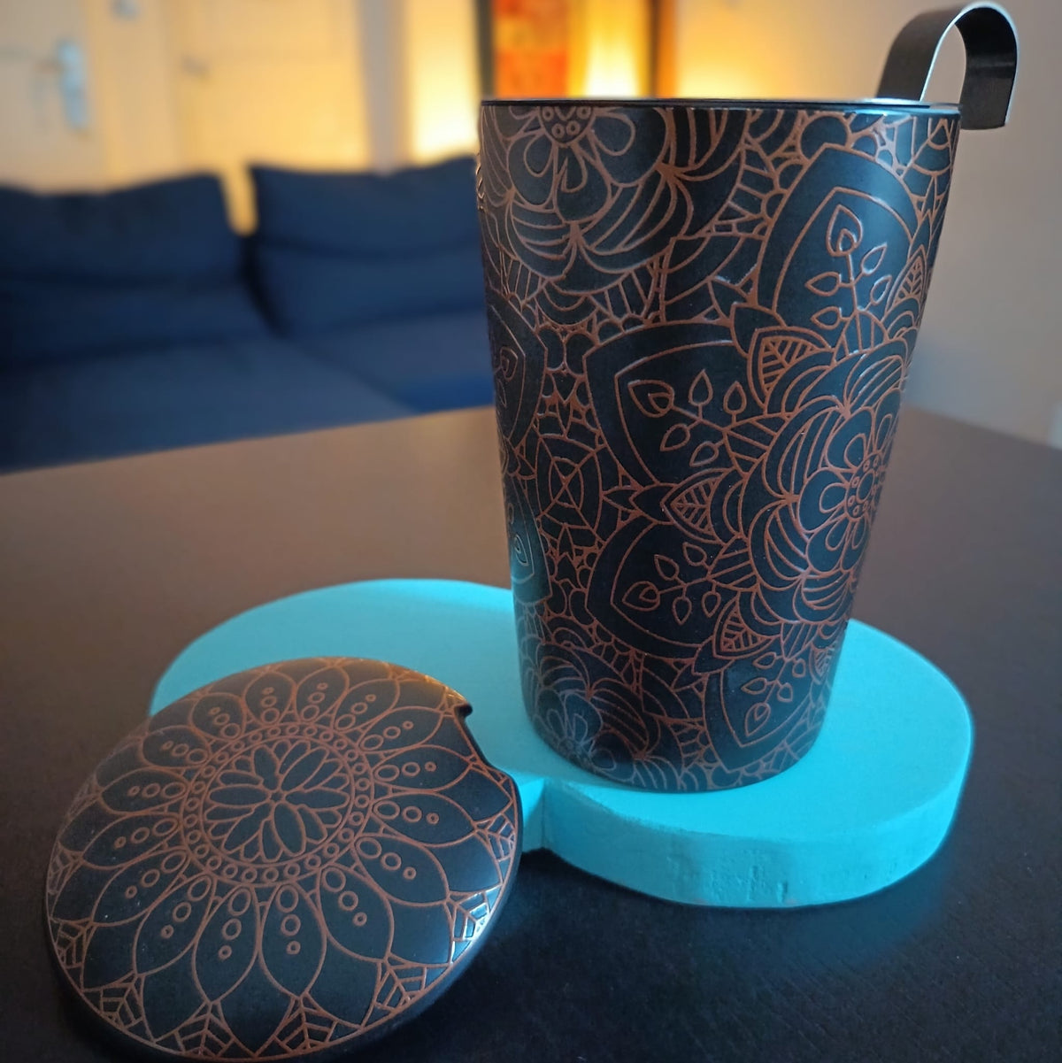 Tisanière en porcelaine Mandala noire 35 cl, couvercle posé, prête à servir — Teavora