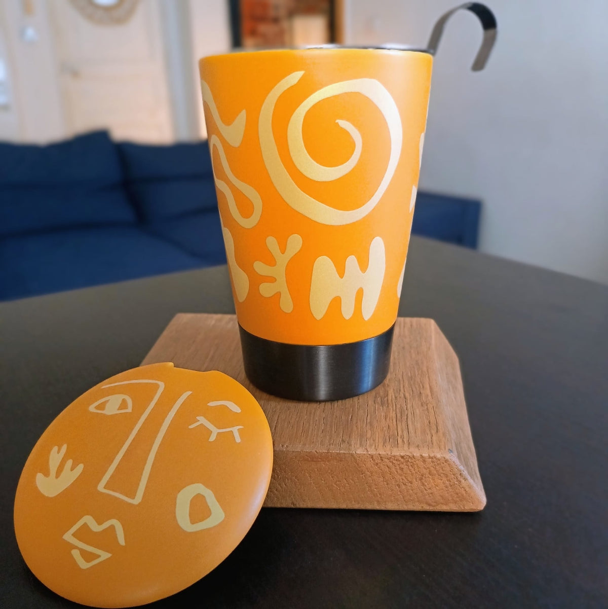Tisanière en porcelaine Opéra jaune 35 cl, à double paroi, couvercle posé, prête à servir — Teavora