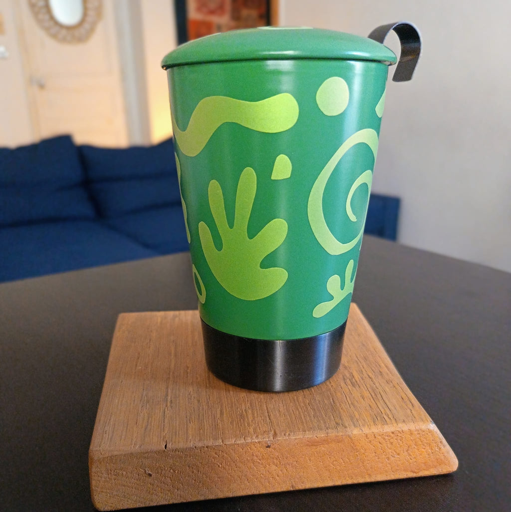 Tisanière en porcelaine Opéra verte 35 cl, double paroi pour conserver la chaleur, couvercle posé, prête à servir — Teavora