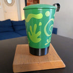 Tisanière en porcelaine Opéra verte 35 cl, double paroi pour conserver la chaleur, couvercle posé, prête à servir — Teavora